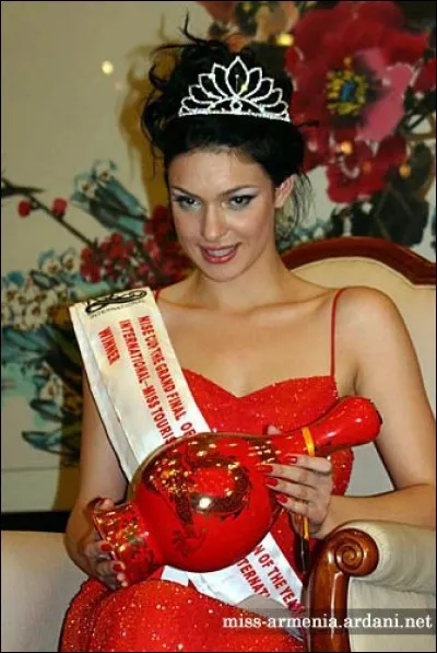 Who won this beauty contest in 2004 ?