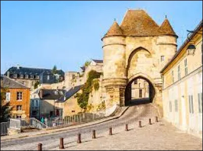 The town of Laon is located in the Somme department.