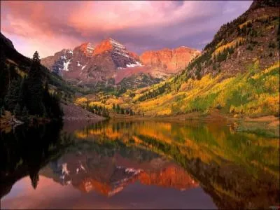 What does represent the logo in the middle of Colorado's license plate?