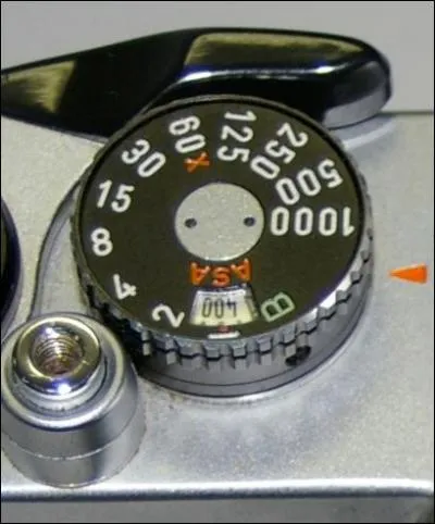 What does this dial do on the Pentax K1000?