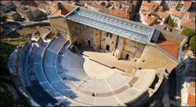 In which French city can you admire this antique theatre?